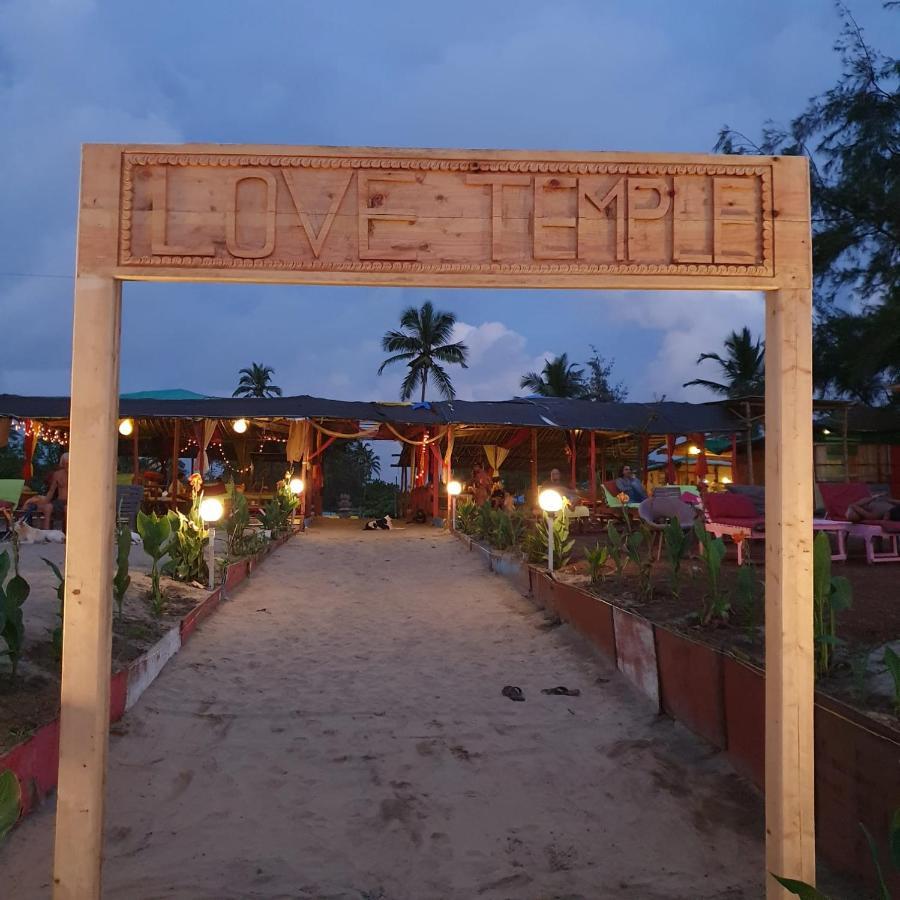 Love Temple Beach Resort Arambol Luaran gambar